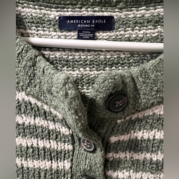 American Eagle “jagging fit” sweater, women’s medium, greens d off-white - Picture 4 of 4